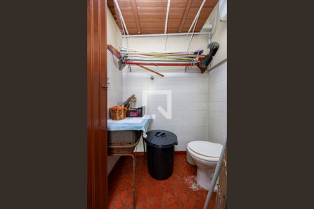 Casa à venda com 250m², 3 quartos e 1 vagaÁrea de Serviço - Banheiro