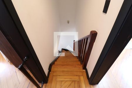 Casa à venda com 80m², 2 quartos e 1 vagaEscada