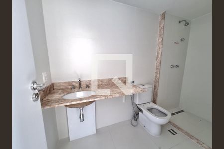Apartamento à venda com 181m², 4 quartos e 1 vagaBanheiro da suíte 2