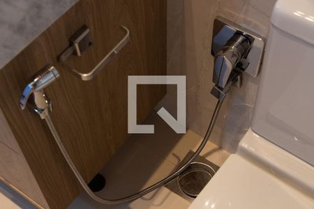 BANHEIRO DA SUITE 1 de casa de condomínio para alugar com 3 quartos, 418m² em Loteamento Parque dos Alecrins, Campinas