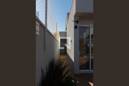 ÁREA EXTERNA LATERAL de casa de condomínio para alugar com 3 quartos, 418m² em Loteamento Parque dos Alecrins, Campinas