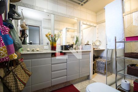 Apartamento à venda com 300m², 4 quartos e 4 vagasBanheiro da Suíte 2