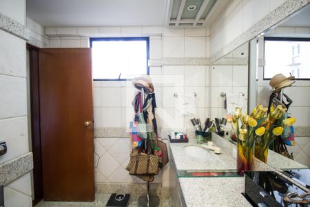 Apartamento à venda com 300m², 4 quartos e 4 vagasBanheiro da Suíte 2