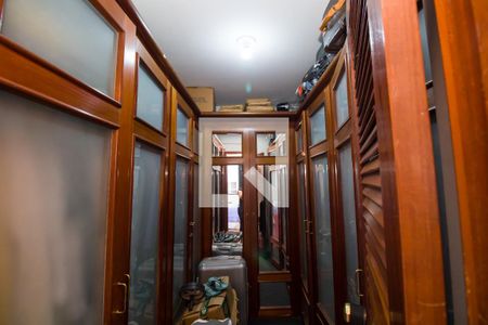 Apartamento à venda com 300m², 4 quartos e 4 vagasCloset da Suíte 4