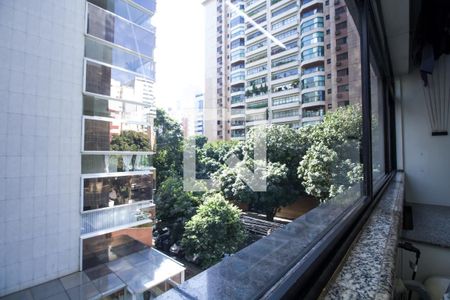 Apartamento à venda com 300m², 4 quartos e 4 vagasVista da Área de Serviço