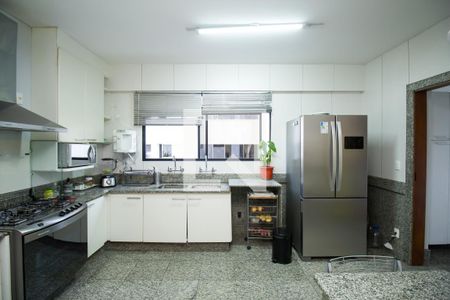 Apartamento à venda com 300m², 4 quartos e 4 vagasCozinha