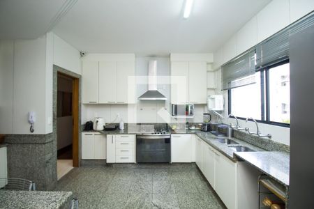 Apartamento à venda com 300m², 4 quartos e 4 vagasCozinha