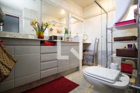 Apartamento à venda com 300m², 4 quartos e 4 vagasBanheiro da Suíte 2