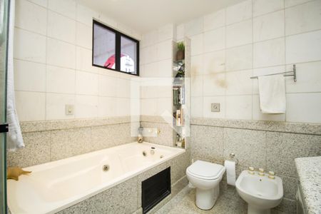 Apartamento à venda com 300m², 4 quartos e 4 vagasBanheiro da Suíte 4