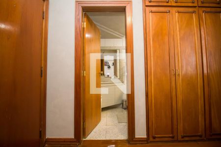 Apartamento à venda com 300m², 4 quartos e 4 vagasBanheiro da Suíte 1