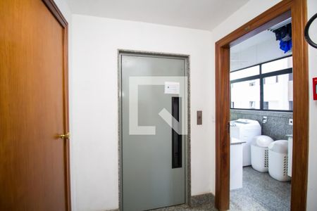 Apartamento à venda com 300m², 4 quartos e 4 vagasElevador 