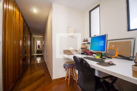 Apartamento à venda com 300m², 4 quartos e 4 vagasCorredor