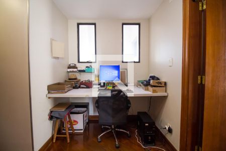 Apartamento à venda com 300m², 4 quartos e 4 vagasCorredor