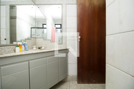 Apartamento à venda com 300m², 4 quartos e 4 vagasBanheiro da Suíte 3