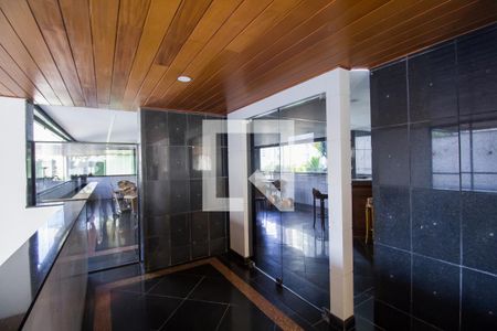 Apartamento à venda com 300m², 4 quartos e 4 vagasÁrea comum - Salão de festas