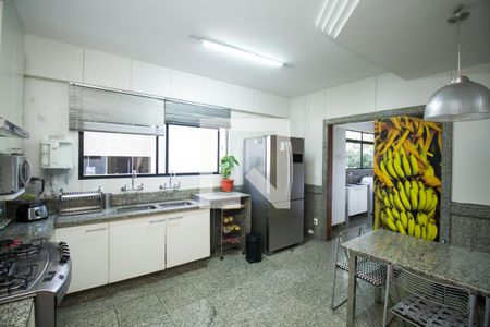 Apartamento à venda com 300m², 4 quartos e 4 vagasCozinha