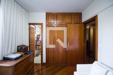 Apartamento à venda com 300m², 4 quartos e 4 vagasSuíte 2