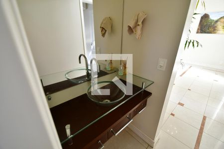 Casa de condomínio para alugar com 650m², 5 quartos e 4 vagasBanheiro 6 - Lavabo