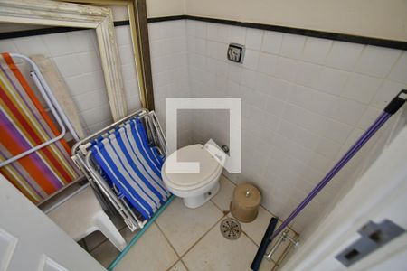 Casa de condomínio para alugar com 650m², 5 quartos e 4 vagasBanheiro 10 - Lavabo Salão