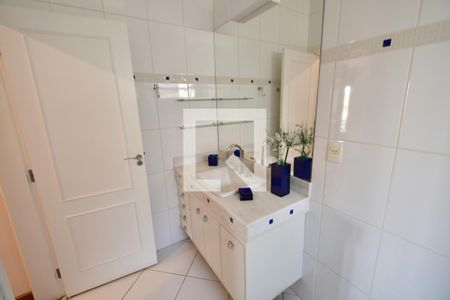 Casa de condomínio para alugar com 650m², 5 quartos e 4 vagasBanheiro 4 - Suíte