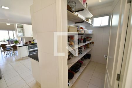 Casa de condomínio para alugar com 650m², 5 quartos e 4 vagasCozinha Despensa