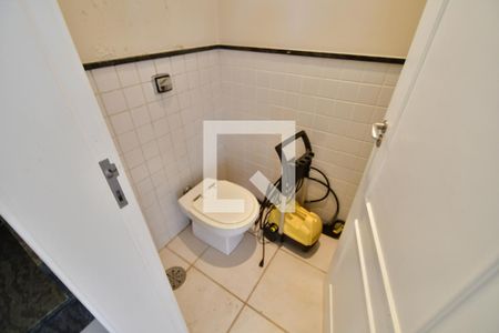 Casa de condomínio para alugar com 650m², 5 quartos e 4 vagasBanheiro 11 - Lavabo Salão