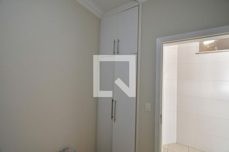 Casa de condomínio para alugar com 650m², 5 quartos e 4 vagasQuarto de Serviço - Armários