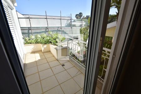 Casa de condomínio para alugar com 650m², 5 quartos e 4 vagasSala 4 - Sacada