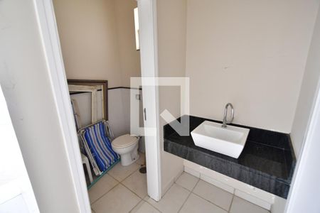 Casa de condomínio para alugar com 650m², 5 quartos e 4 vagasBanheiro 10 - Lavabo Salão