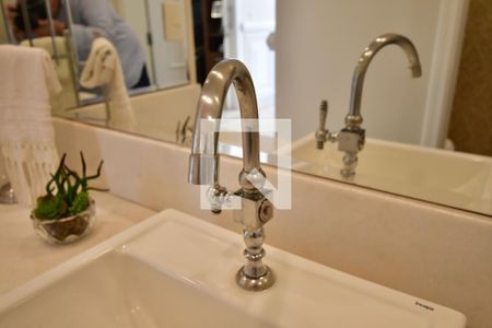 Casa de condomínio para alugar com 650m², 5 quartos e 4 vagasBanheiro 7 - Lavabo Detalhe