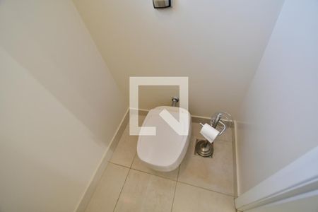 Casa de condomínio para alugar com 650m², 5 quartos e 4 vagasBanheiro 6 - Lavabo