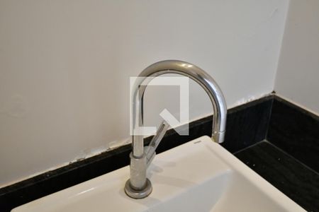 Casa de condomínio para alugar com 650m², 5 quartos e 4 vagasBanheiro 10 - Lavabo Salão Detalhe