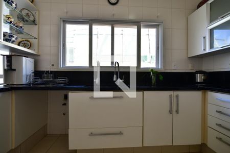 Casa de condomínio para alugar com 650m², 5 quartos e 4 vagasCozinha