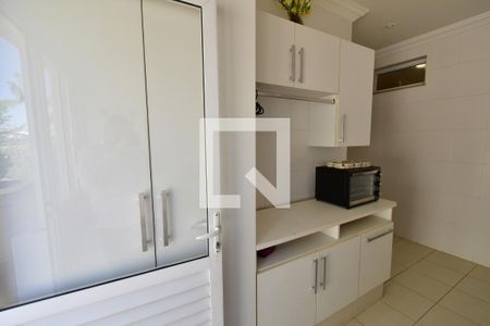 Casa de condomínio para alugar com 650m², 5 quartos e 4 vagasÁrea de Serviço - Armários