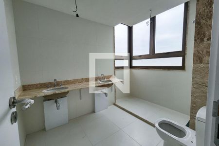 Apartamento à venda com 148m², 4 quartos e 1 vagaBanheiro da Suíte 3