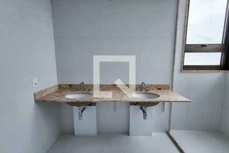 Apartamento à venda com 148m², 4 quartos e 1 vagaBanheiro da Suíte 3