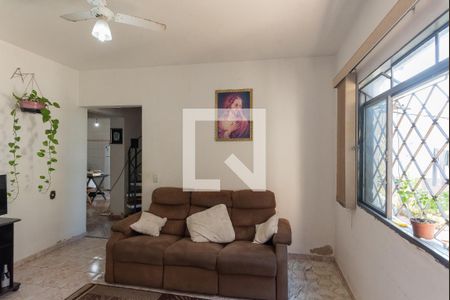 Casa à venda com 250m², 4 quartos e 4 vagasCasa 2 - Sala