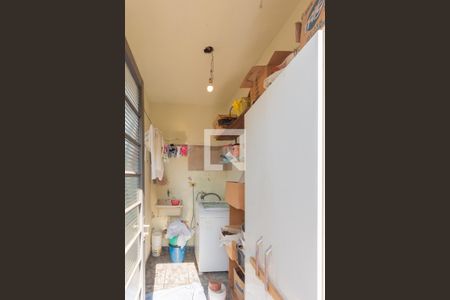 Casa à venda com 250m², 4 quartos e 4 vagasCasa 2- Lavanderia