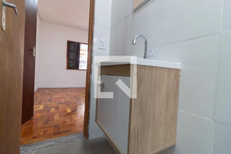 Banheiro da Suíte 1 de casa para alugar com 2 quartos, 100m² em Jardim dos Prados, São Paulo