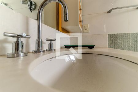 Apartamento à venda com 300m², 3 quartos e 4 vagasBanheiro da Suíte 1