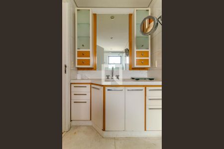 Apartamento à venda com 300m², 3 quartos e 4 vagasBanheiro da Suíte 1