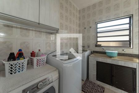 Casa à venda com 300m², 4 quartos e 5 vagasLavanderia