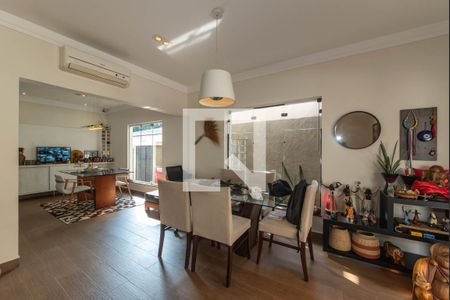 Sala de casa à venda com 4 quartos, 300m² em Cursino, São Paulo