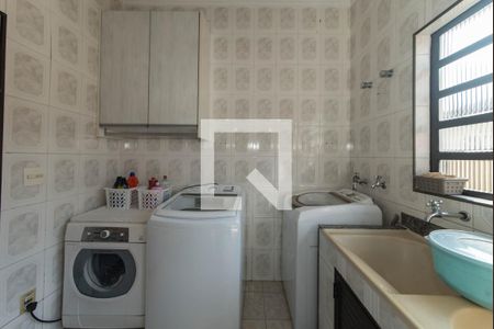 Casa à venda com 300m², 4 quartos e 5 vagasLavanderia