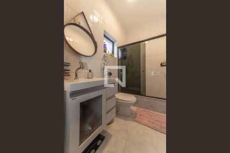 Casa à venda com 300m², 4 quartos e 5 vagasBanheiro da Suíte 1