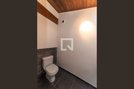 Casa à venda com 300m², 4 quartos e 5 vagasLavabo da Área Gourmet