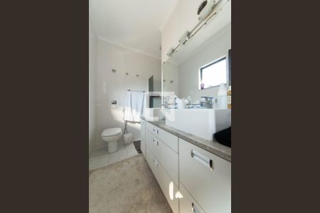 Casa à venda com 300m², 4 quartos e 5 vagasBanheiro da Suíte 2