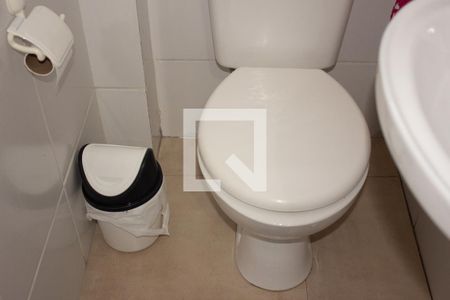 Casa de condomínio à venda com 67m², 2 quartos e 1 vagaBanheiro 1