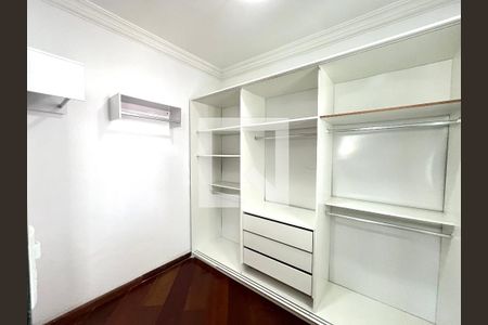 Casa à venda com 270m², 2 quartos e 2 vagasCloset da Suíte 2
