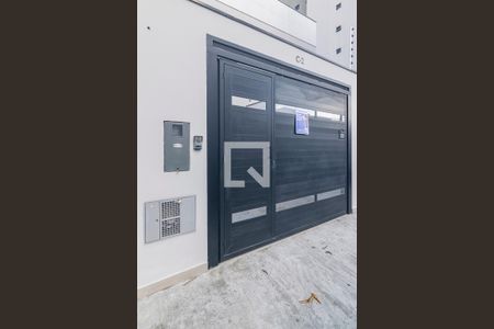 Casa à venda com 120m², 3 quartos e 2 vagas Casa à venda com 120m², 3 quartos e 2 vagasFachada